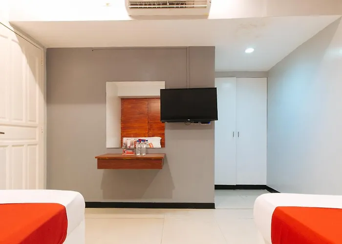 Hotel Reddoorz Near Bambang Station 2*