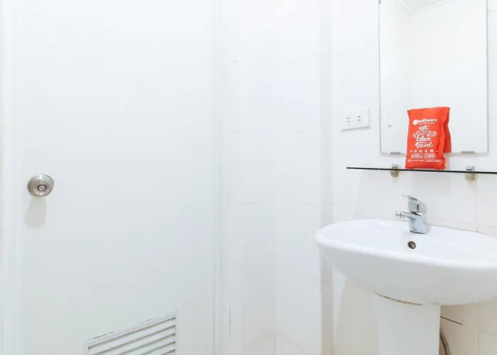 Reddoorz Near Bambang Station 2*