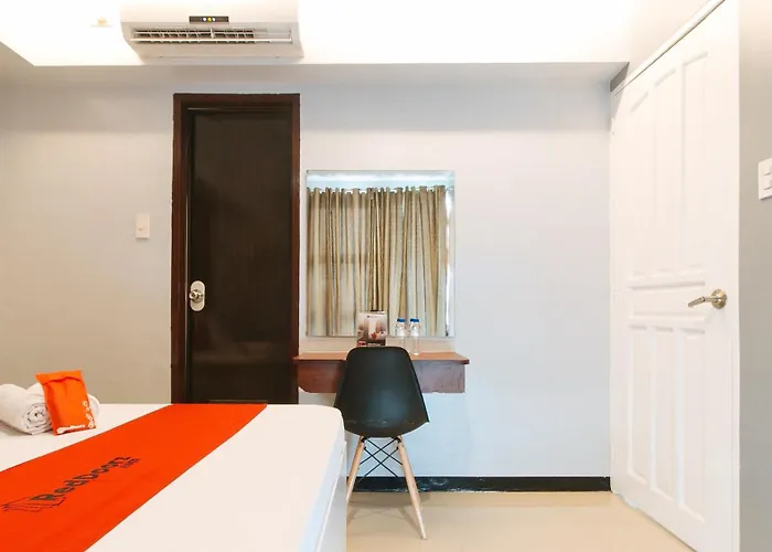 Reddoorz Near Bambang Station ホテル