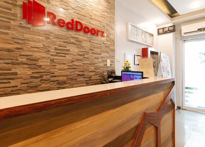 Reddoorz Near Bambang Station ホテル
