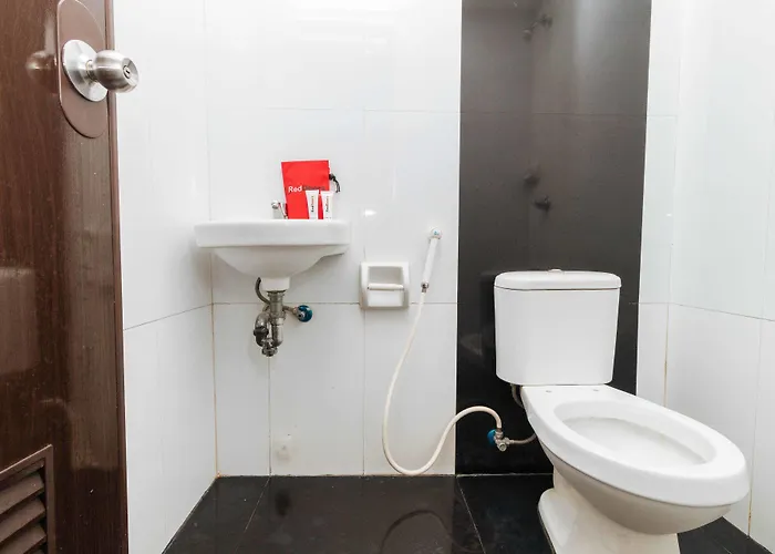 Reddoorz Near Bambang Station 2*
