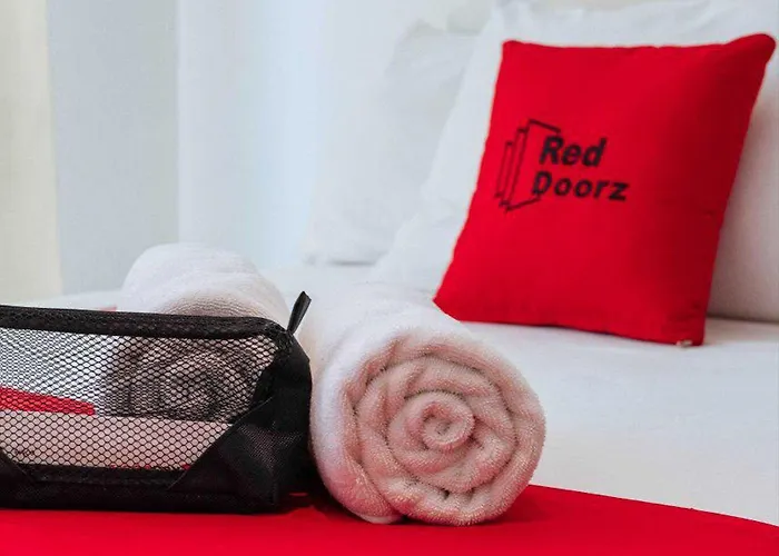 Reddoorz Near Bambang Station ホテル 2*