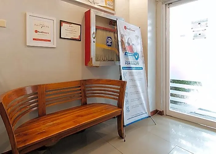 ホテル Reddoorz Near Bambang Station